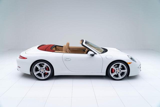 Photo of 2013 White Porsche 911