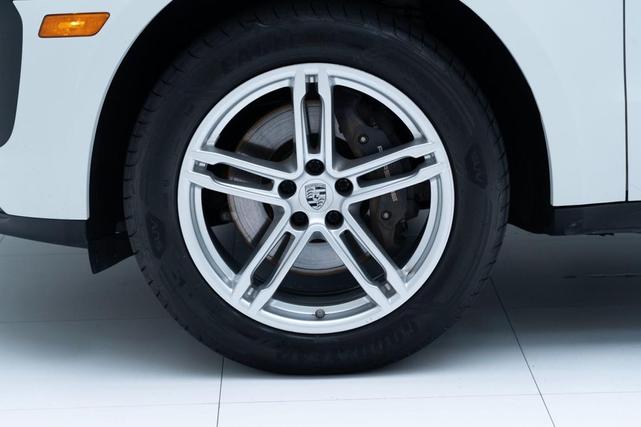 Photo of 2022 White Porsche Macan