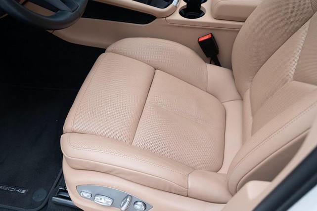 Photo of 2022 White Porsche Macan