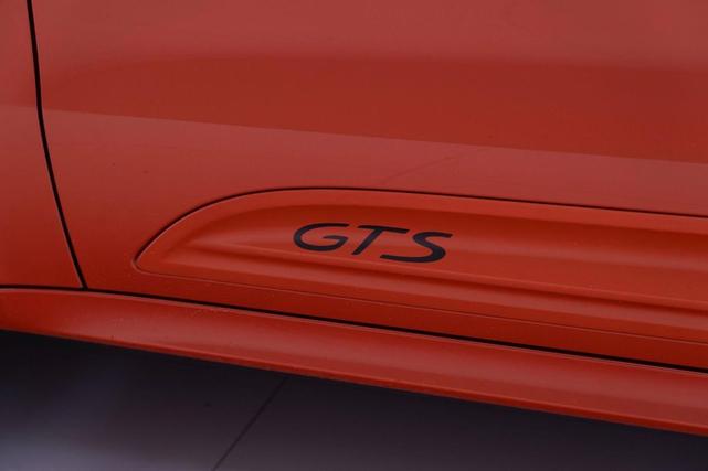 Photo of 2022 Papaya Metallic Porsche Macan