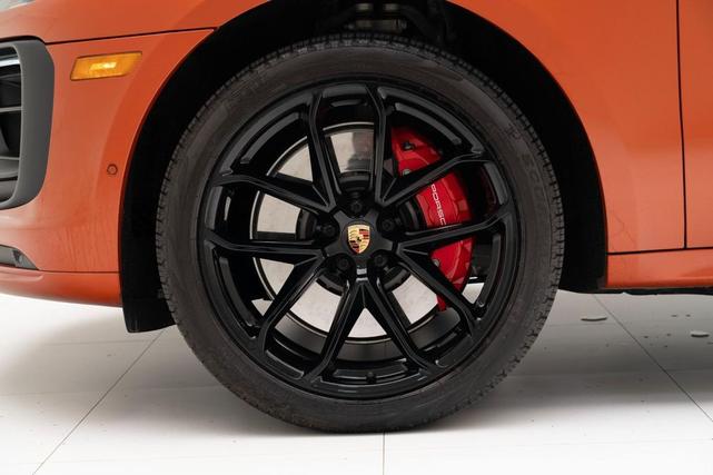 Photo of 2022 Papaya Metallic Porsche Macan