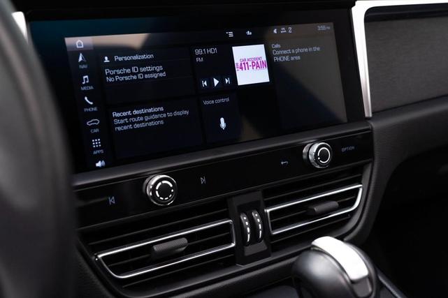 Photo of 2022 Papaya Metallic Porsche Macan