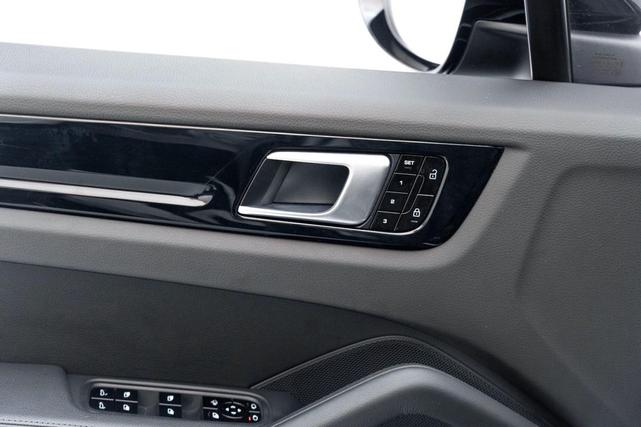 Photo of 2021 Black Porsche Cayenne