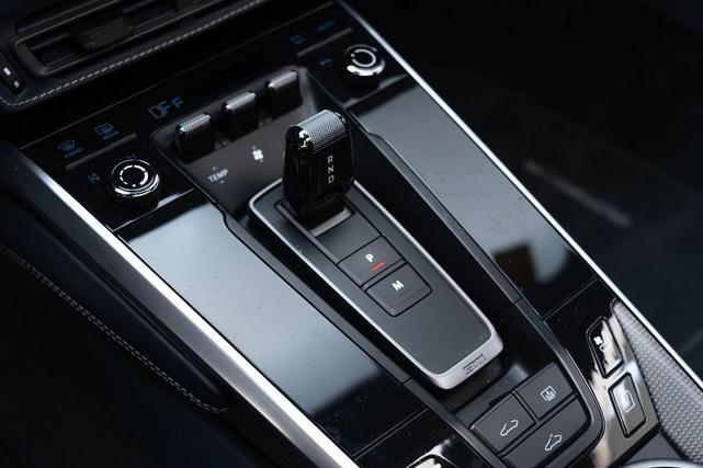 Photo of 2022 Dolomite Silver Metallic Porsche 911