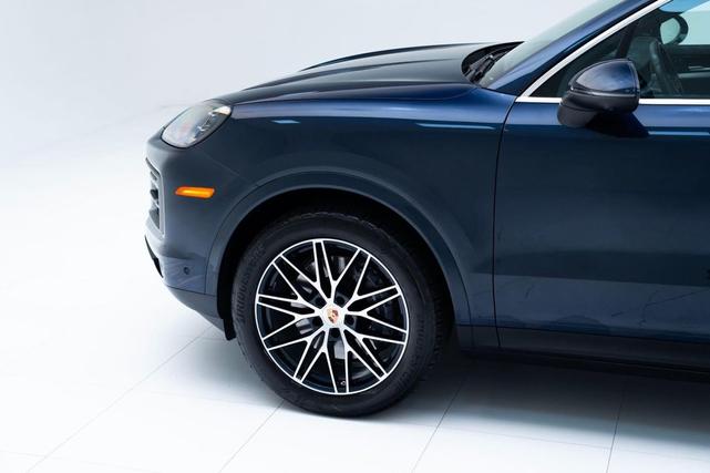 Photo of 2025 Algarve Blue Metallic Porsche Cayenne