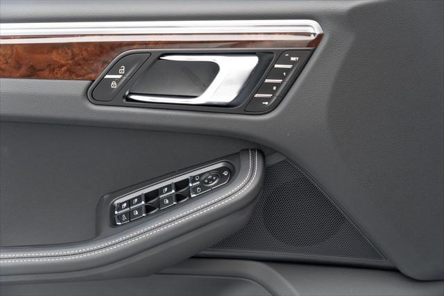 Photo of 2024 White Porsche Macan