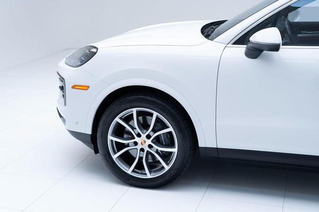 Photo of 2025 Carrara White Metallic Porsche Cayenne