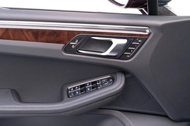 Photo of 2025 Copper Ruby Metallic Porsche Macan