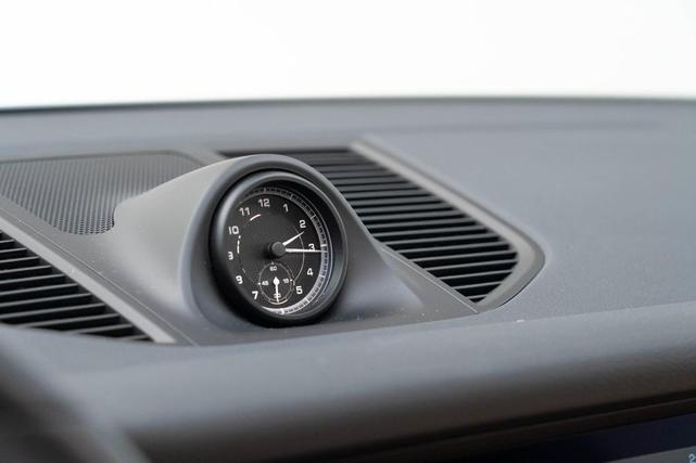 Photo of 2025 Gentian Blue Metallic Porsche Macan
