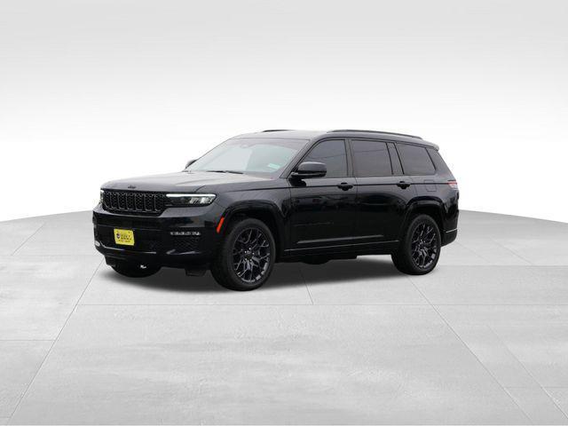 Photo of 2024 Diamond Black Crystal Pearlcoat Jeep Grand Cherokee L