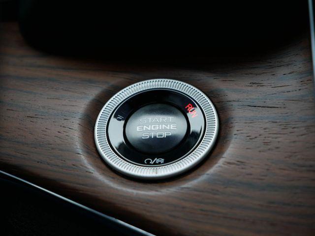 Photo of 2024 Diamond Black Crystal Pearlcoat Jeep Grand Cherokee L