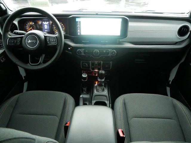 Photo of 2025 Bright White Clearcoat Jeep Wrangler