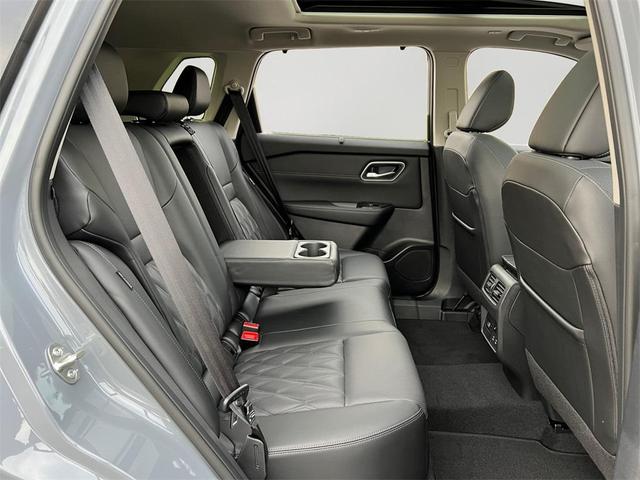 Photo of 2026 Boulder Gray Pearl/Super Black Nissan Rogue