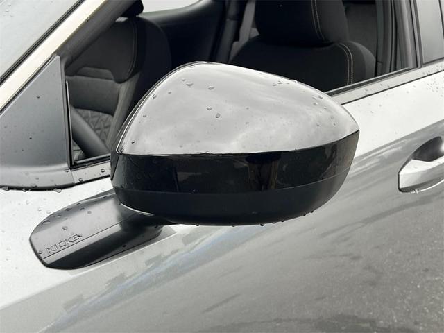 Photo of 2026 Gun Metallic Nissan Kicks