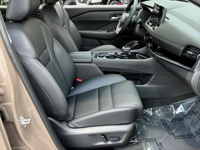 Photo of 2025 Baja Storm Metallic/Super Black Nissan Rogue
