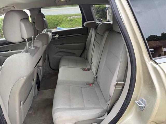 Photo of 2011 White Gold Clearcoat Jeep Grand Cherokee