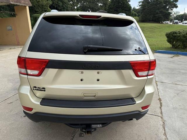 Photo of 2011 White Gold Clearcoat Jeep Grand Cherokee