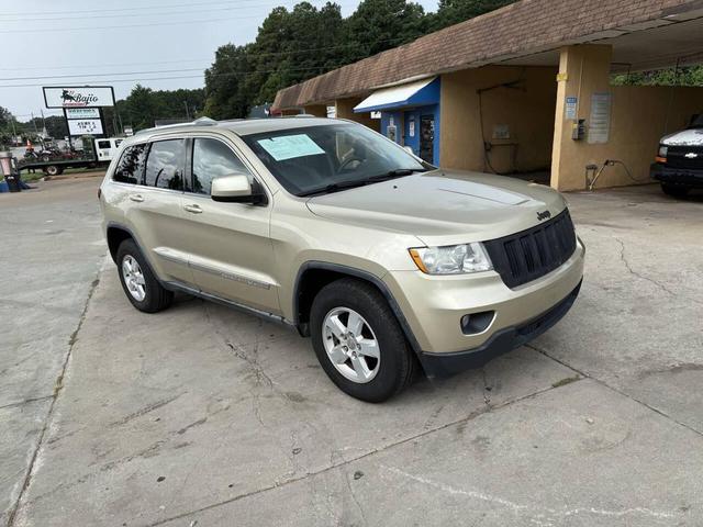 Photo of 2011 White Gold Clearcoat Jeep Grand Cherokee