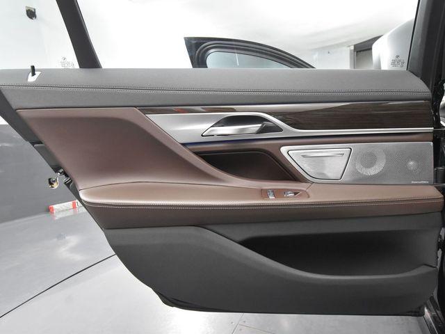 Photo of 2022 Black Sapphire Metallic BMW 750