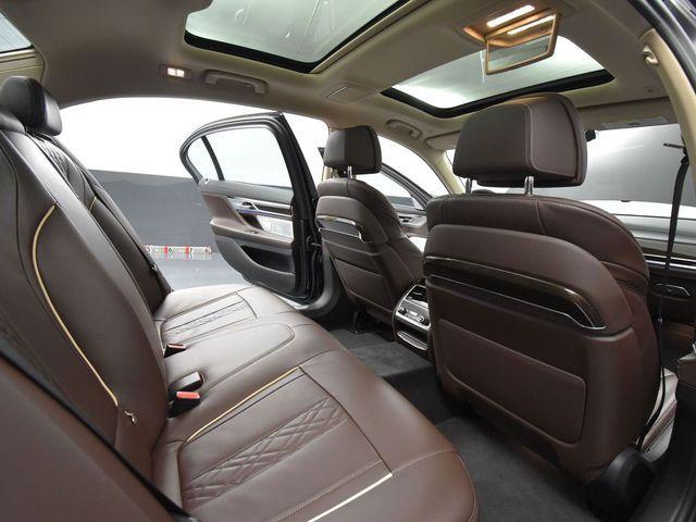 Photo of 2022 Black Sapphire Metallic BMW 750