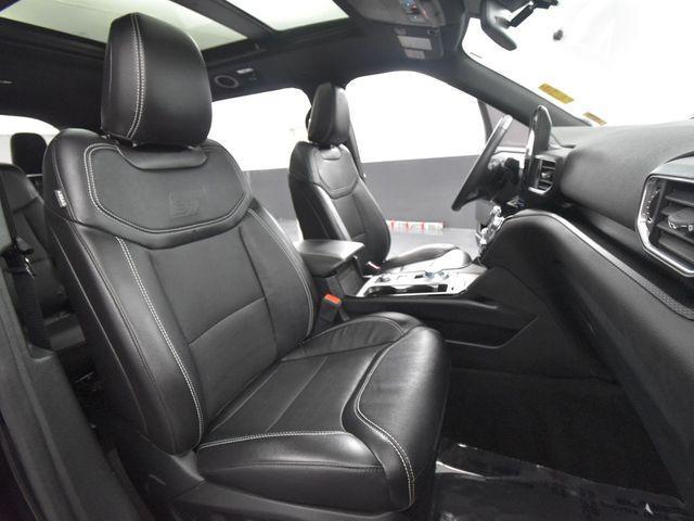 Photo of 2024 Agate Black Metallic Ford Explorer