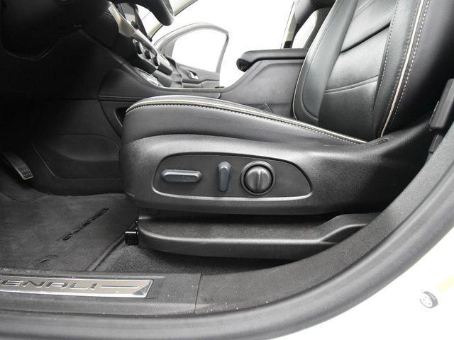 Photo of 2023 White Frost Tri-Coat GMC Acadia
