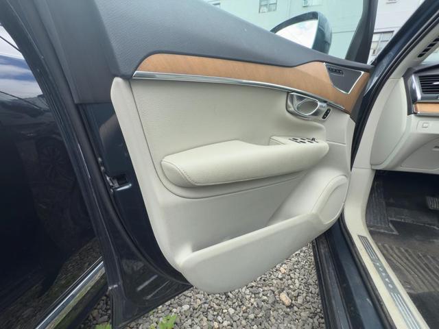 Photo of 2022 Denim Blue Volvo XC90