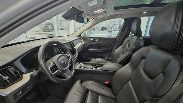 Photo of 2022 Silver Volvo XC60