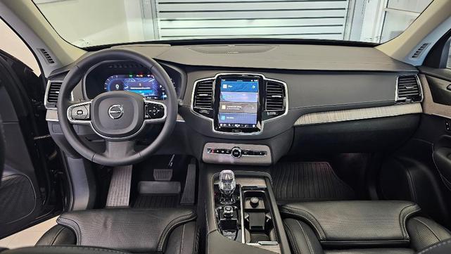 Photo of 2023 Platinum Gray Volvo XC90