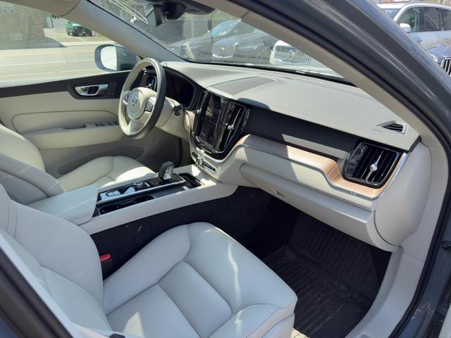 Photo of 2022 Thunder Gray Metallic Volvo XC60