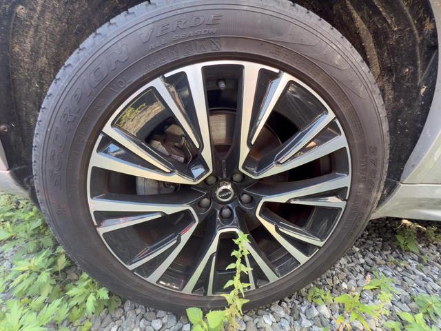 Photo of 2023 Silver Volvo XC90 Recharge Plug-In Hybrid