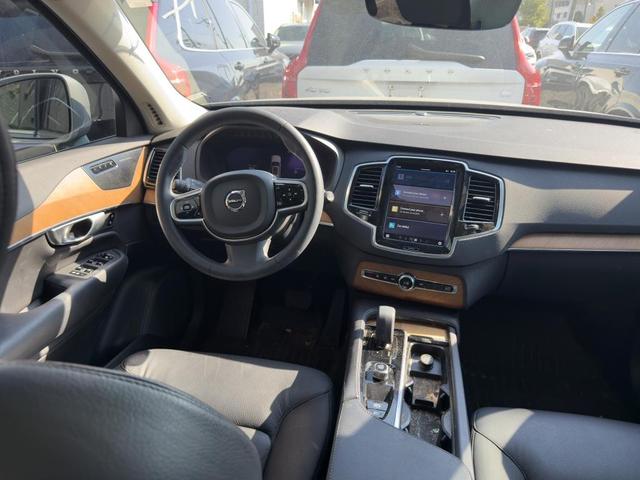 Photo of 2023 Silver Volvo XC90 Recharge Plug-In Hybrid