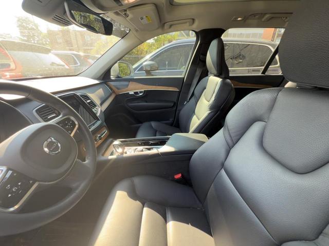 Photo of 2023 Silver Volvo XC90 Recharge Plug-In Hybrid