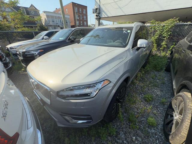 Photo of 2023 Silver Volvo XC90 Recharge Plug-In Hybrid
