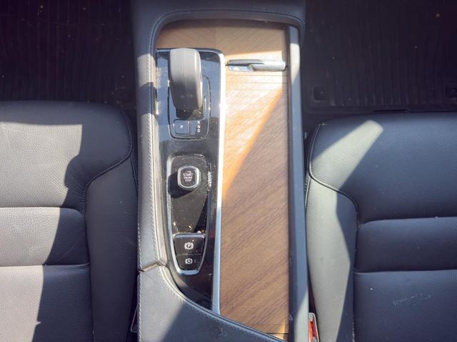 Photo of 2023 Silver Volvo XC90 Recharge Plug-In Hybrid