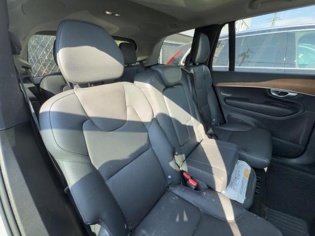 Photo of 2023 Silver Volvo XC90 Recharge Plug-In Hybrid