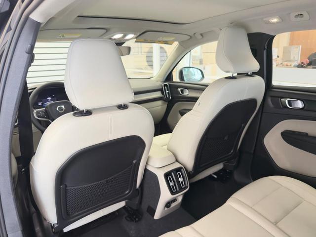 Photo of 2023 Onyx Black Volvo XC40