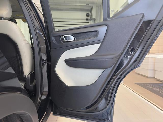 Photo of 2023 Onyx Black Volvo XC40