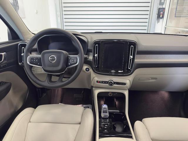 Photo of 2023 Onyx Black Volvo XC40