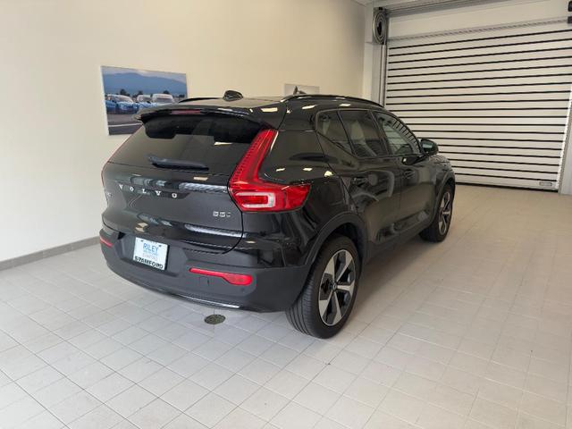 Photo of 2023 Onyx Black Volvo XC40