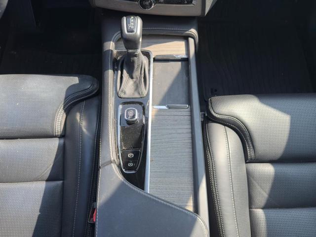 Photo of 2022 Savile Gray Volvo XC90
