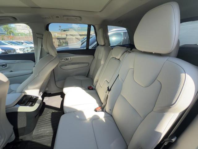 Photo of 2024 Crystal White Volvo XC90
