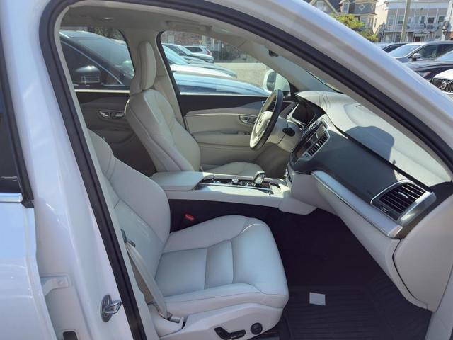 Photo of 2024 Crystal White Volvo XC90