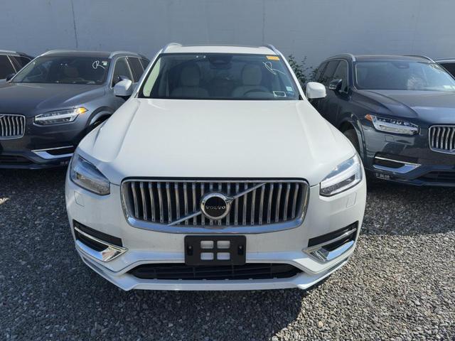 Photo of 2024 Crystal White Volvo XC90
