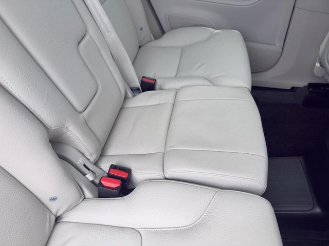 Photo of 2023 Crystal White Volvo XC90 Recharge Plug-In Hybrid