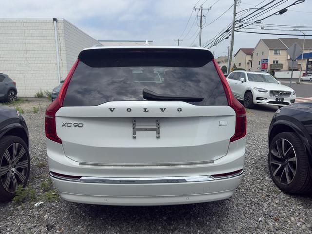 Photo of 2023 Crystal White Volvo XC90 Recharge Plug-In Hybrid