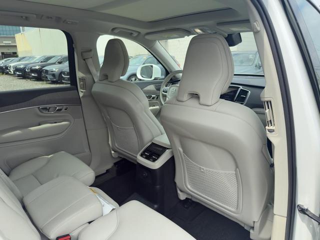Photo of 2023 Crystal White Volvo XC90 Recharge Plug-In Hybrid