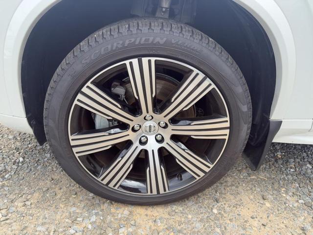 Photo of 2023 Crystal White Volvo XC90 Recharge Plug-In Hybrid