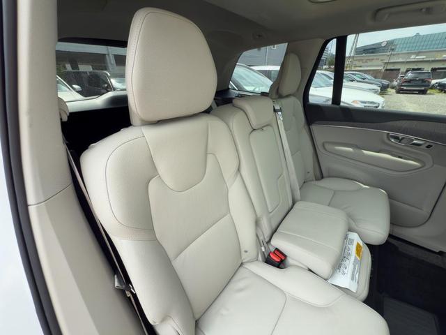 Photo of 2023 Crystal White Volvo XC90 Recharge Plug-In Hybrid