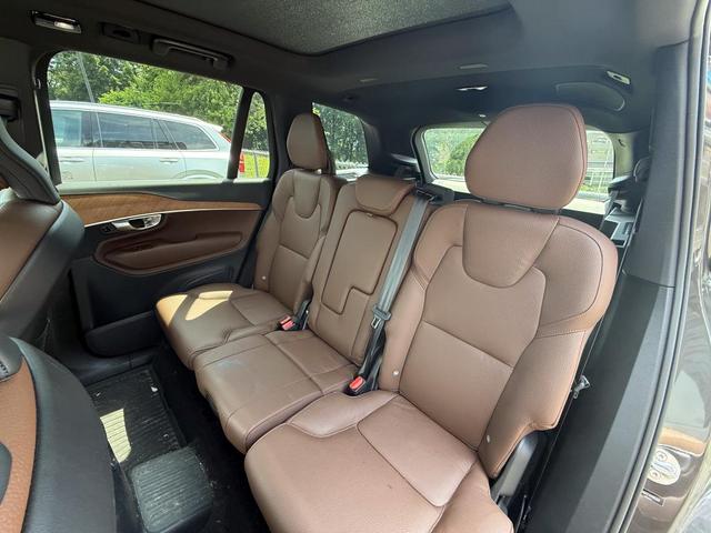 Photo of 2024 Platinum Gray Volvo XC90 Recharge Plug-In Hybrid